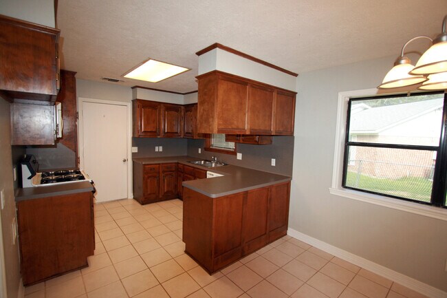 Building Photo - Great 3/2 CS Home in Raintree