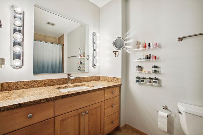 Building Photo - Incredible 1BR/1BA Condo INCLUDES Garage Parking in Vibrant Mount Vernon Triangle!