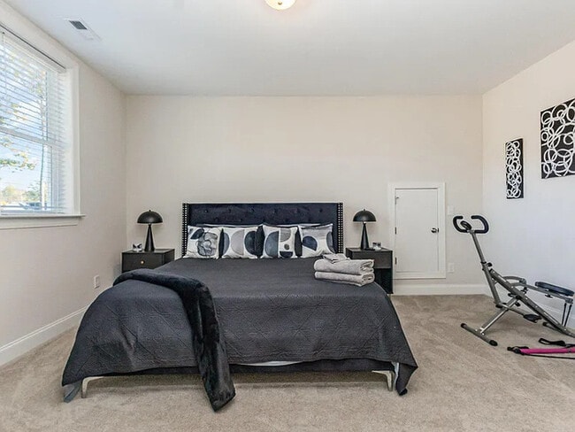 Building Photo - 300 W Amber Oak Dr