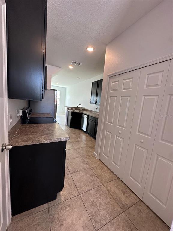 Building Photo - 112 Holly Village Dr