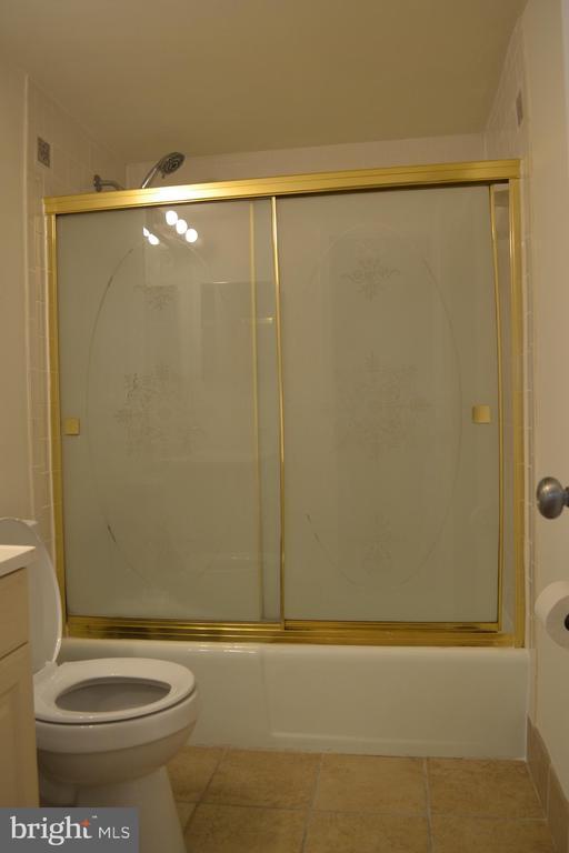 Building Photo - 722 Quince Orchard Blvd