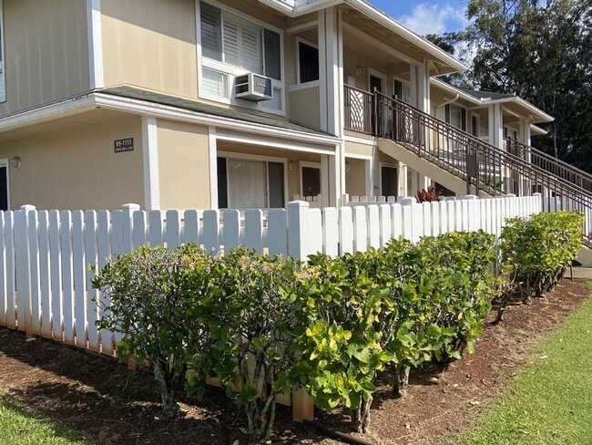 Building Photo - Highly Desirable 3 bedroom Town house in H...