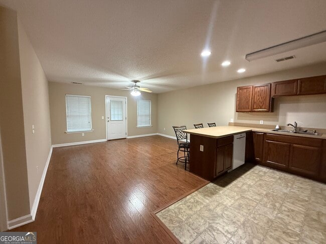 Building Photo - 8002 Towne Pk Dr