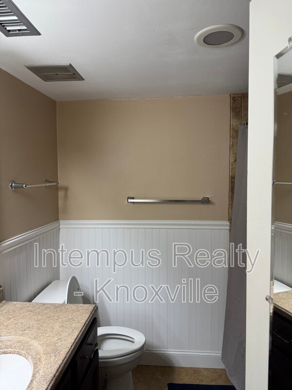 Building Photo - 5709 Lyons View Pike