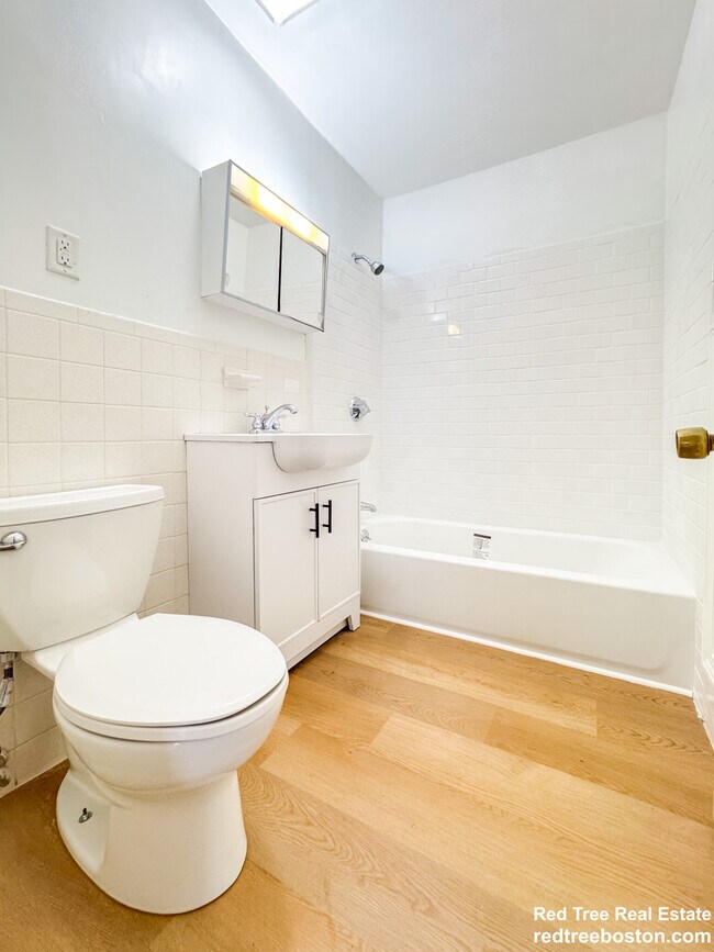 Building Photo - 11 Hodges Ave