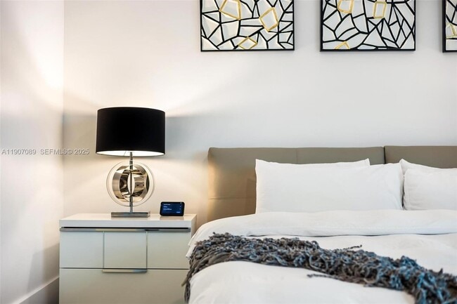 Building Photo - 300 Royal Plaza Dr