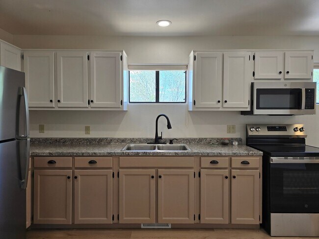 Building Photo - 18340 US 84