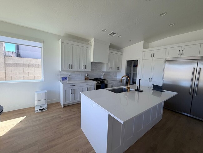Building Photo - 3 Bedroom, 2 bath home.