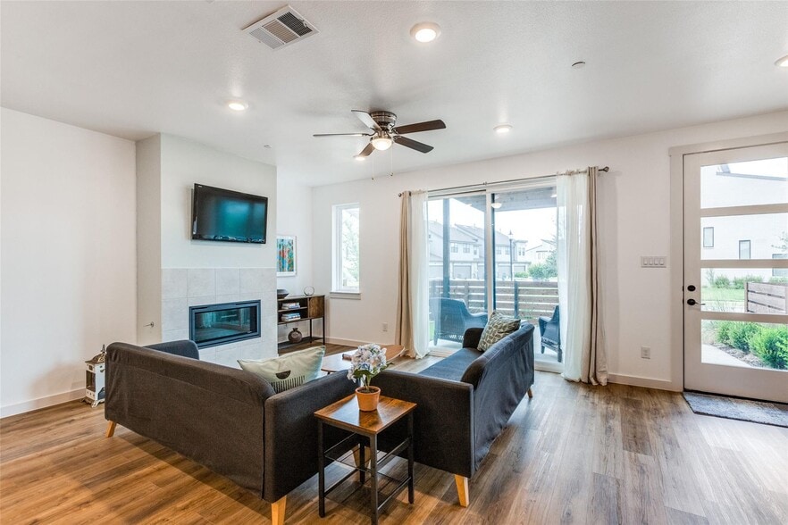 Building Photo - 3891 Pine Leaf Ln