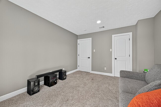 Building Photo - 5815 Green Terrace Ln