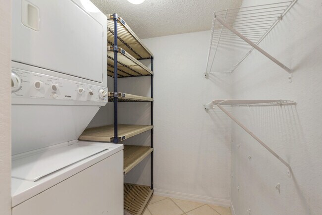Building Photo - 1801 N Flagler Dr