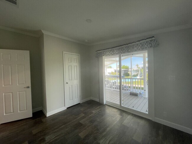 Building Photo - 988 E Trinidad Ave