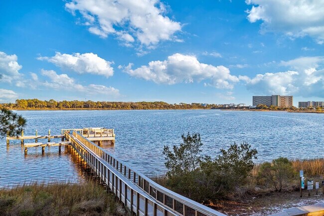 Building Photo - 24 Annabella St