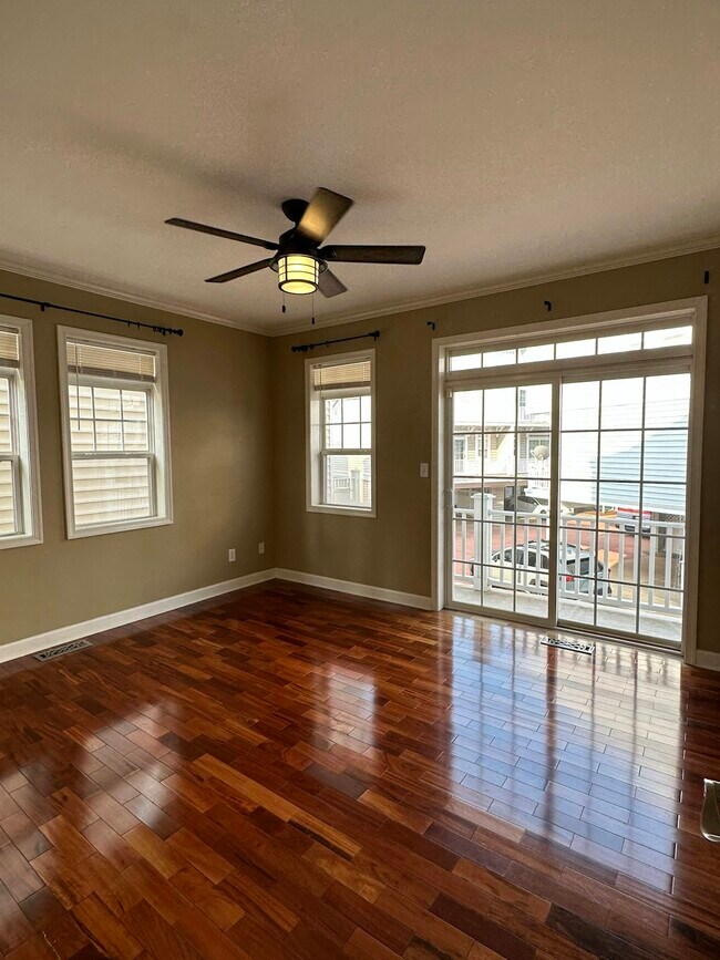 Building Photo - 2080 E Ocean View Ave