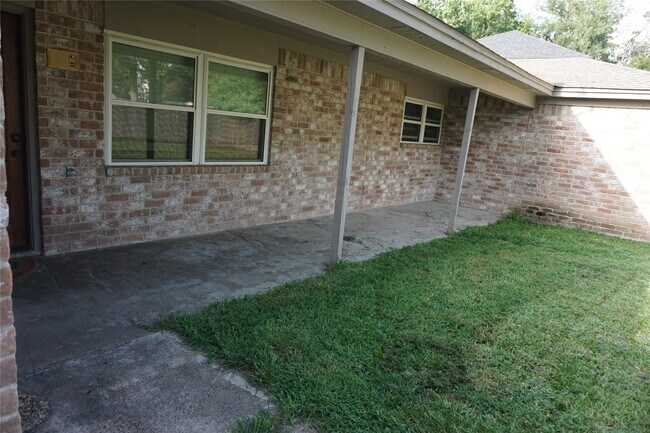 Building Photo - 5911 Pebble Springs Dr