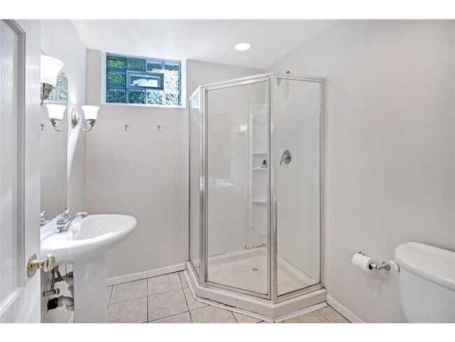 Building Photo - 3829 Ewing Ave S