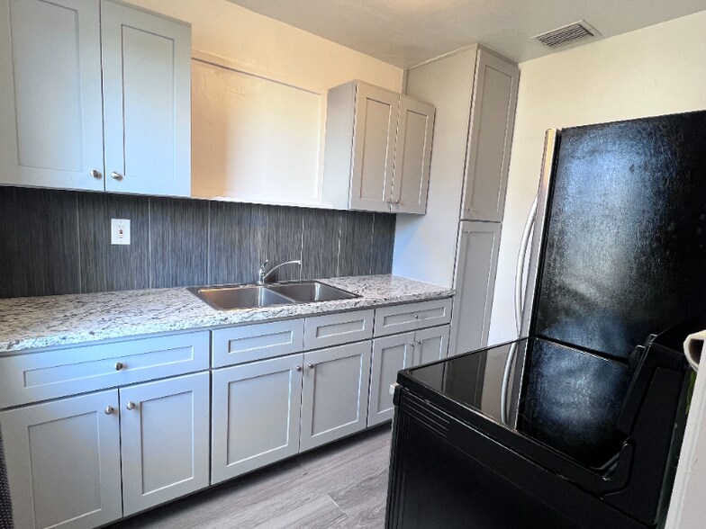 Building Photo - 2179 22nd Ave N