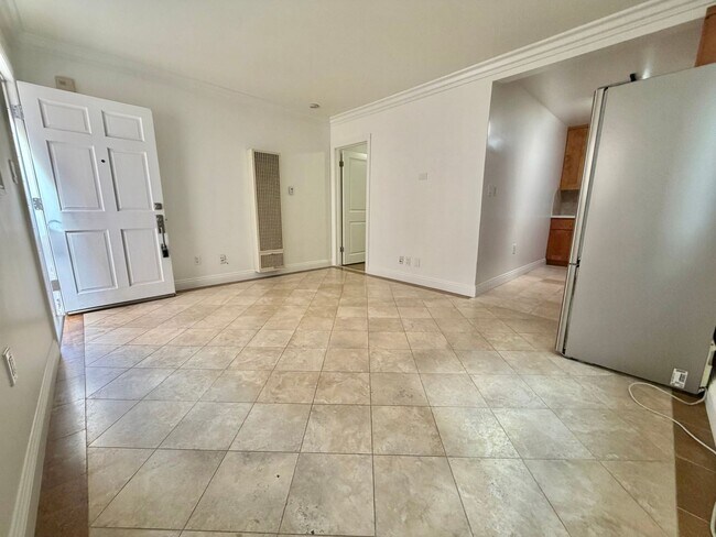 Building Photo - Beachside Living Just One Block from the Sand – Updated 1BD with Garage Parking