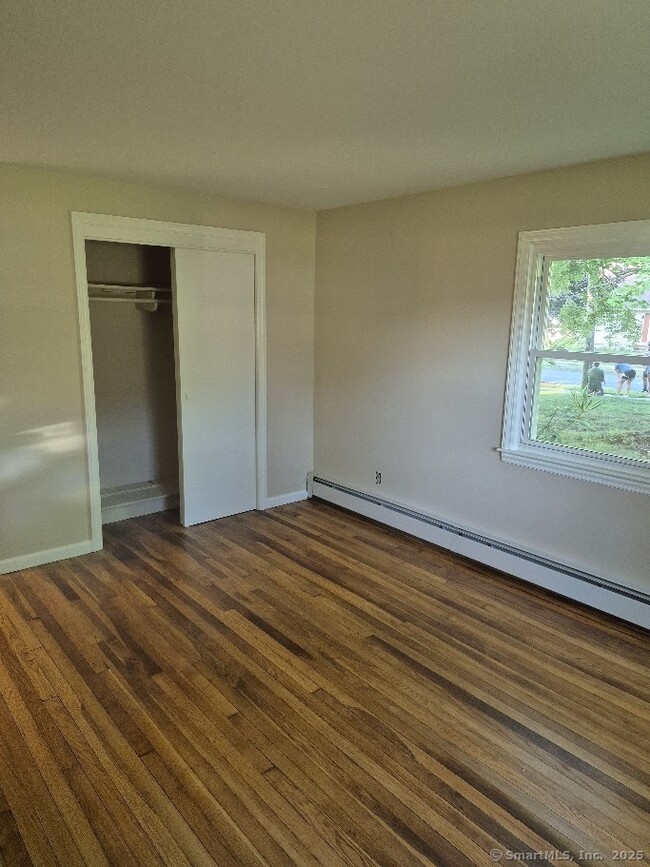 Building Photo - 404 Denslow St