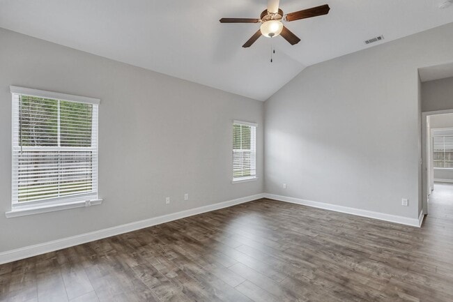 Building Photo - AVAILABLE JUNE [PETS PERMITTED]