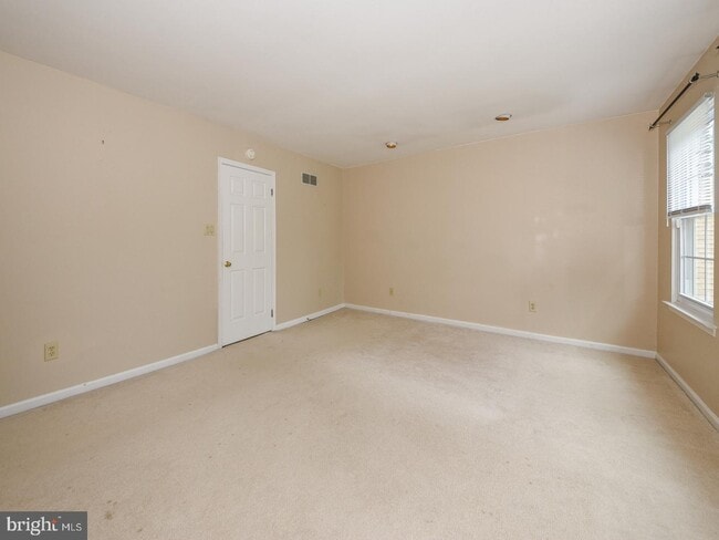 Building Photo - 252 Copper Beech Dr