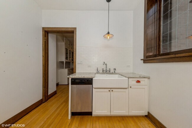 Building Photo - 5656 S Dorchester Ave