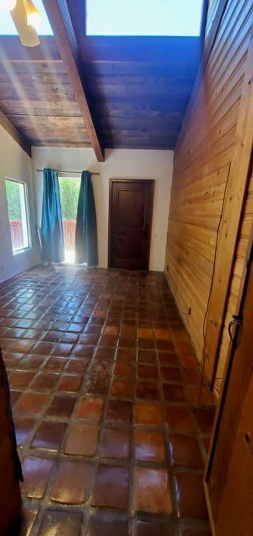 Building Photo - Escape to Your Own Private Retreat Among the Oaks