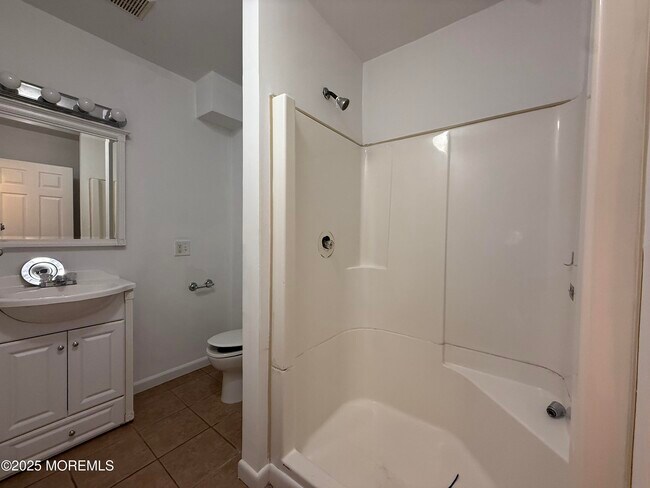 Building Photo - 604 Irving Pl