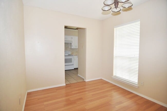Building Photo - Great home with Sunroom in Sachse!