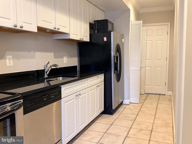 Building Photo - 1246 Queen St NE