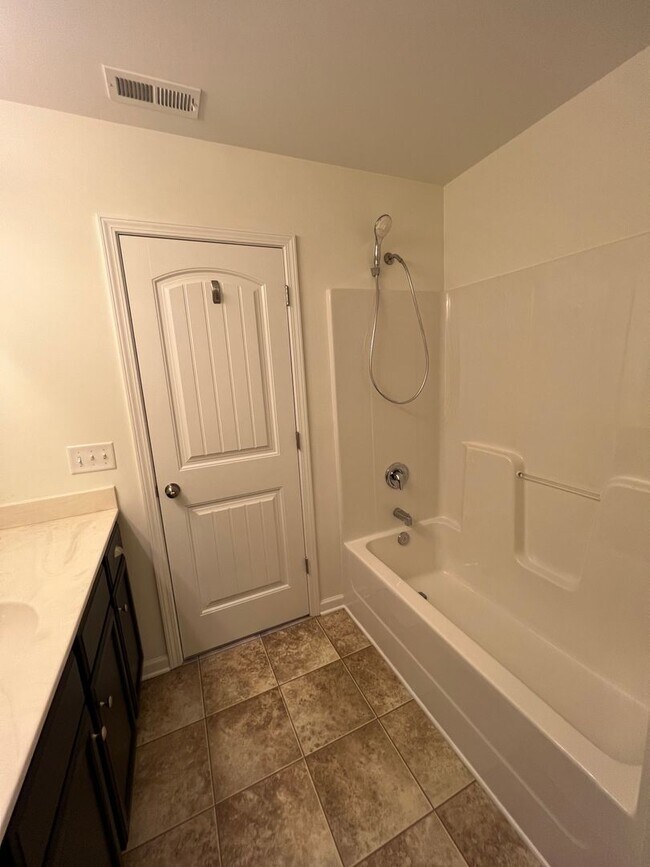 Building Photo - SAYLOR'S WATCH - 3 Bedroom Townhome in Mon...