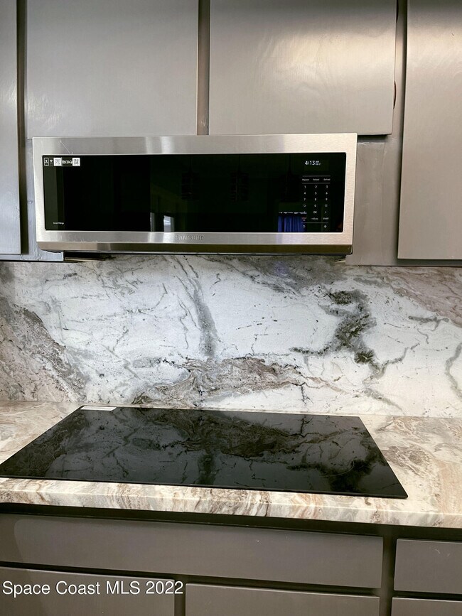 Building Photo - 215 Marion St