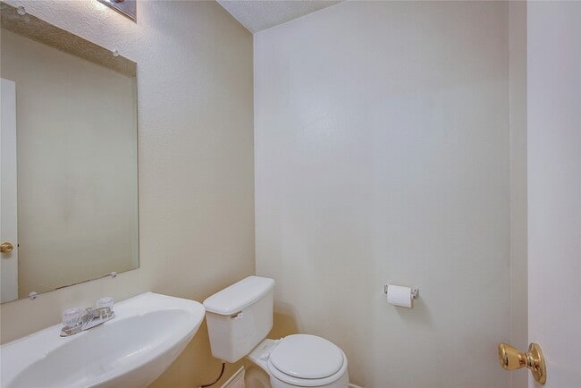 Building Photo - 1460 Stewart Dr