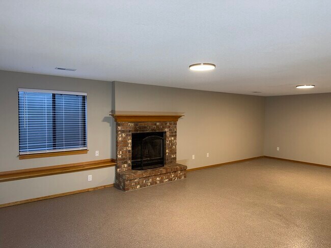 Building Photo - 1817 N Pine Grove St