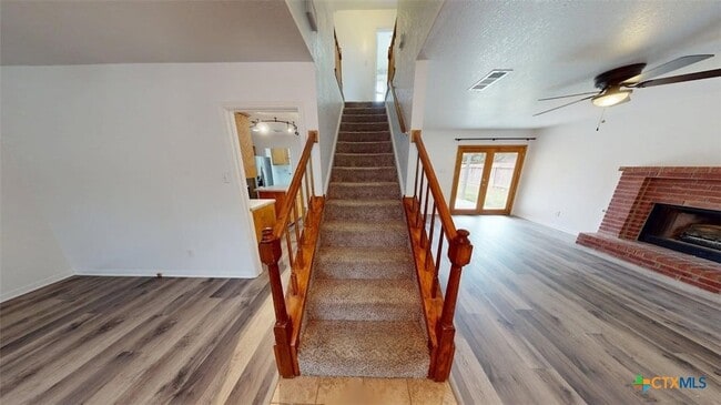 Building Photo - 609 Man O War Dr