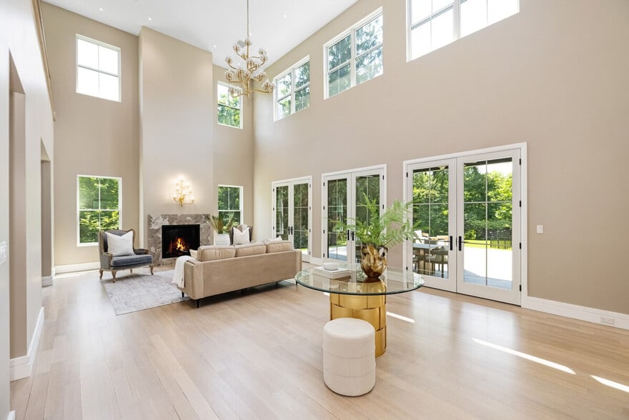 Building Photo - 241 E Saddle River Rd