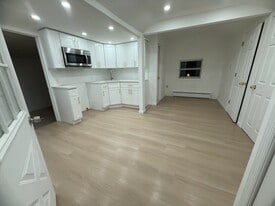 Building Photo - 14 Woodland Cir S