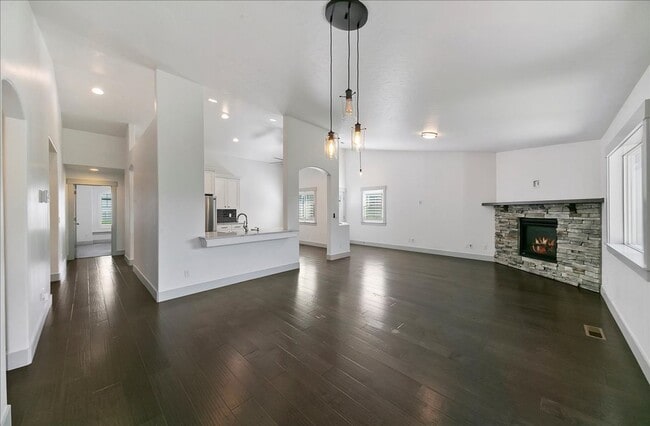 Building Photo - Warm & Welcoming Kuna Rental