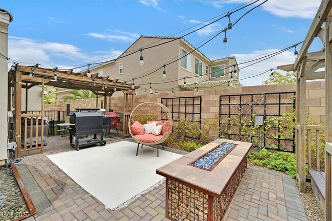 Building Photo - 505 Punto Vallata Dr