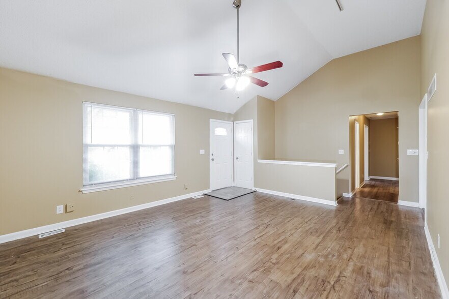 Building Photo - 902 Ridge Dr