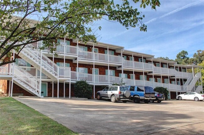 Building Photo - 944 N Storer Ave