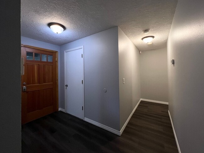 Building Photo - Charming 3-Bed, 2-Bath Retreat!