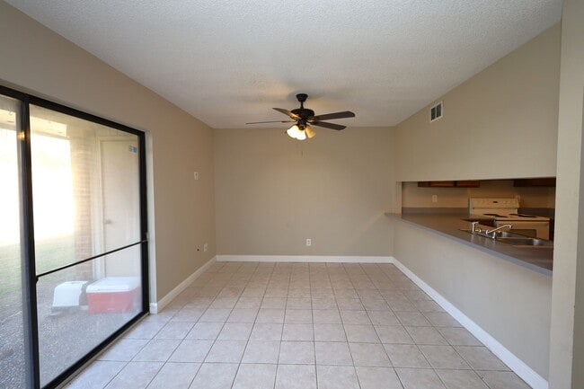 Building Photo - 1307 Baytree Dr