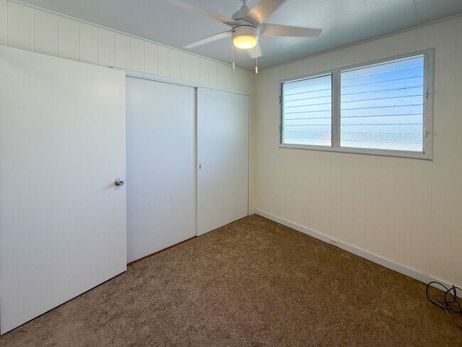 Building Photo - Kailua, SFH, Spacious Yard, Carport, Private W/D