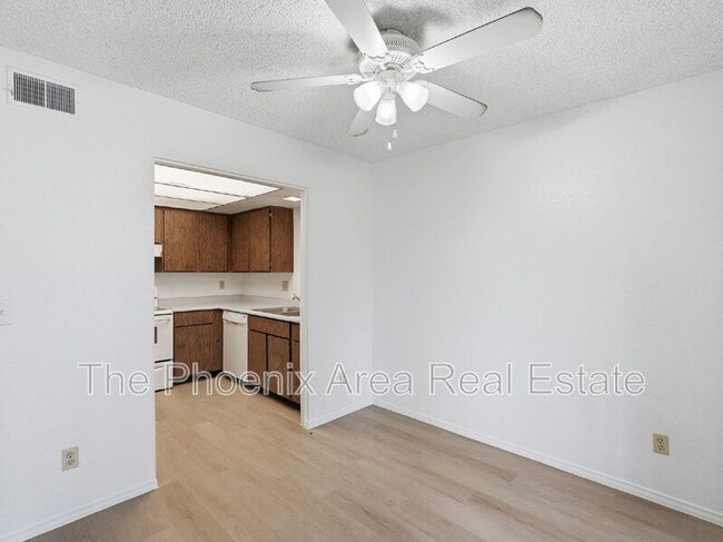 Building Photo - 2232 W Lindner Ave