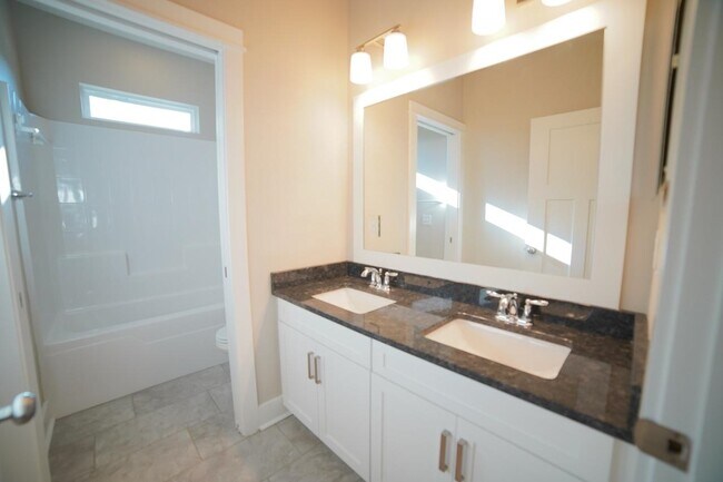 Building Photo - 2781 Julieanna Ln