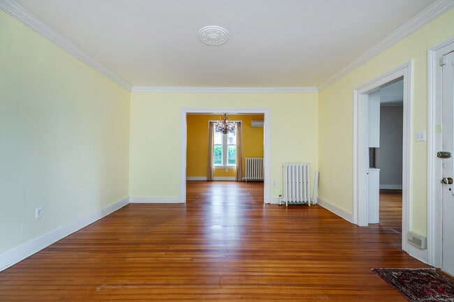 Building Photo - 44 Meadow St