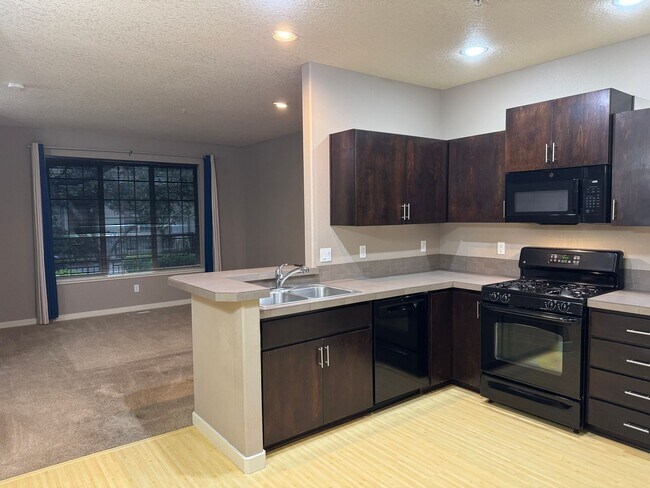 Building Photo - Beautiful 2br/2.5ba Townhome in Arbor Parc...
