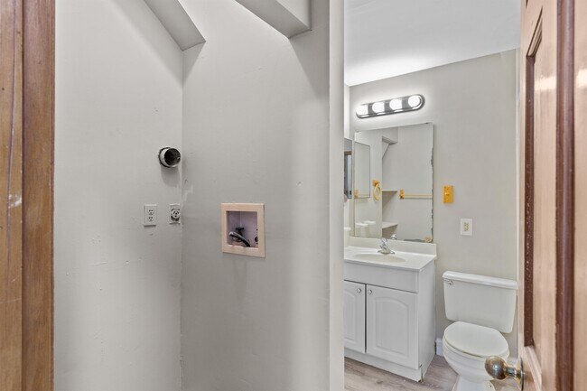 Building Photo - 3831 McRee Ave