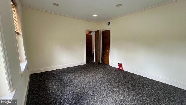 Building Photo - 7630 Cheltenham Ave